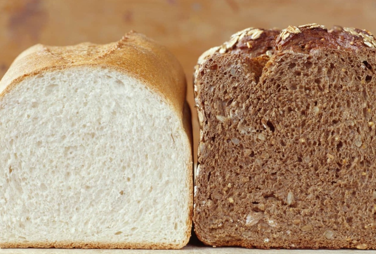 Weight Loss Tips: वजन घटाने के लिए ब्राउन ब्रेड या आटा ब्रेड में से कौन सी बेहतर है?