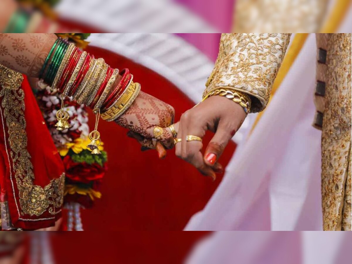 Mirzapur: शादी के दस दिन बाद मां विंध्यवासिनी के दर्शन को आई दुल्हन, मुस्कुराते हुए फरार  