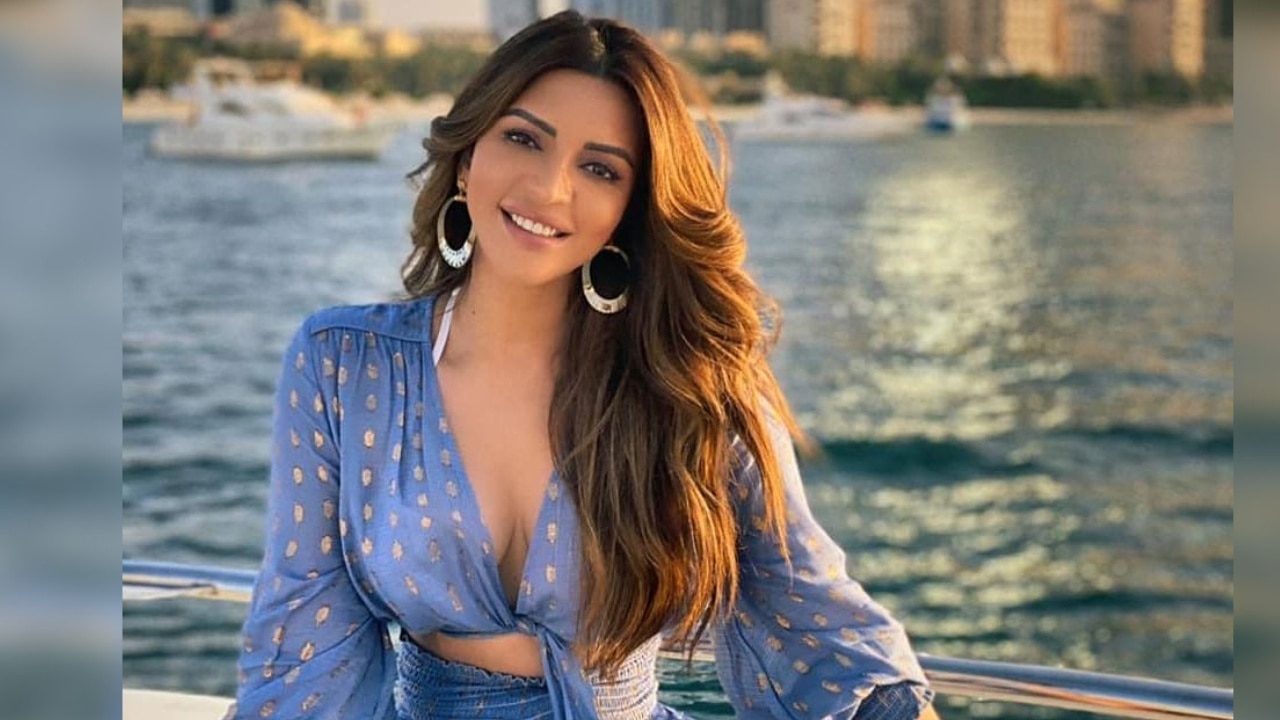 Shama Sikander Bikini Look: शमा सिकंदर फिर हुईं कैमरे के सामने बेबाक, बिकिनी पहन दिए ऐसे पोज