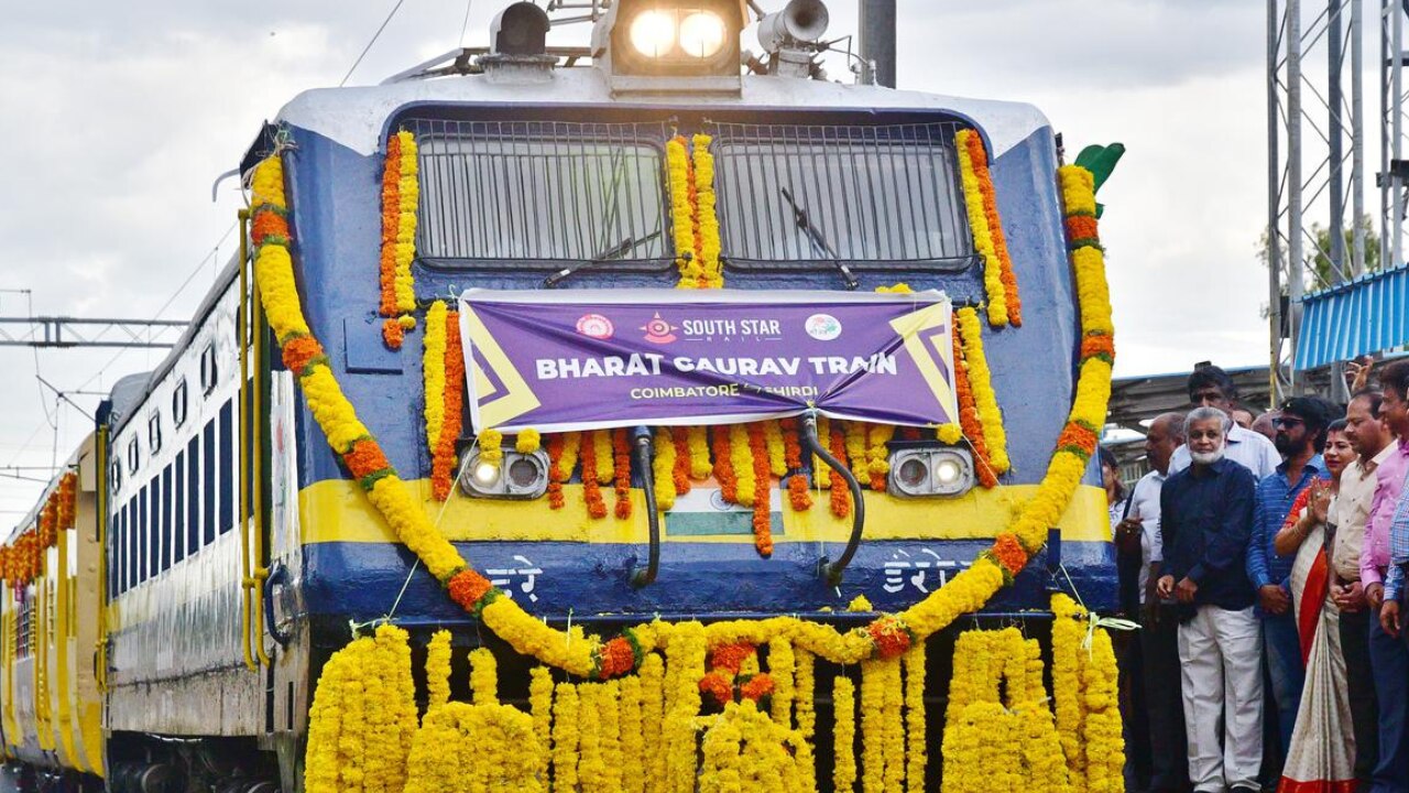 Indian Railway: रेलवे की ये ट्रेन कराएगी तीर्थ स्थलों की यात्रा, जानिए रूट और किराया