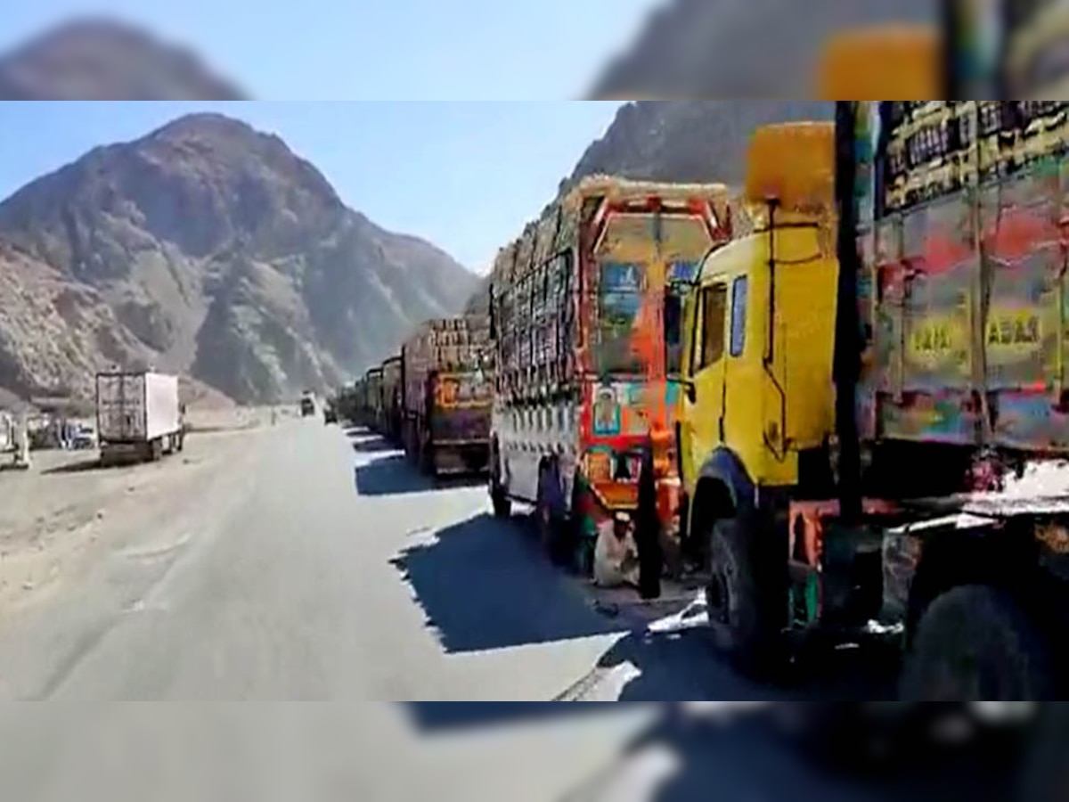 Afghan-Pakistan border crossing: तालिबान के इस फरमान के बाद पाक-अफगान बॉर्डर पर फंसे हैं 6 हजार ट्रक;  VIDEO