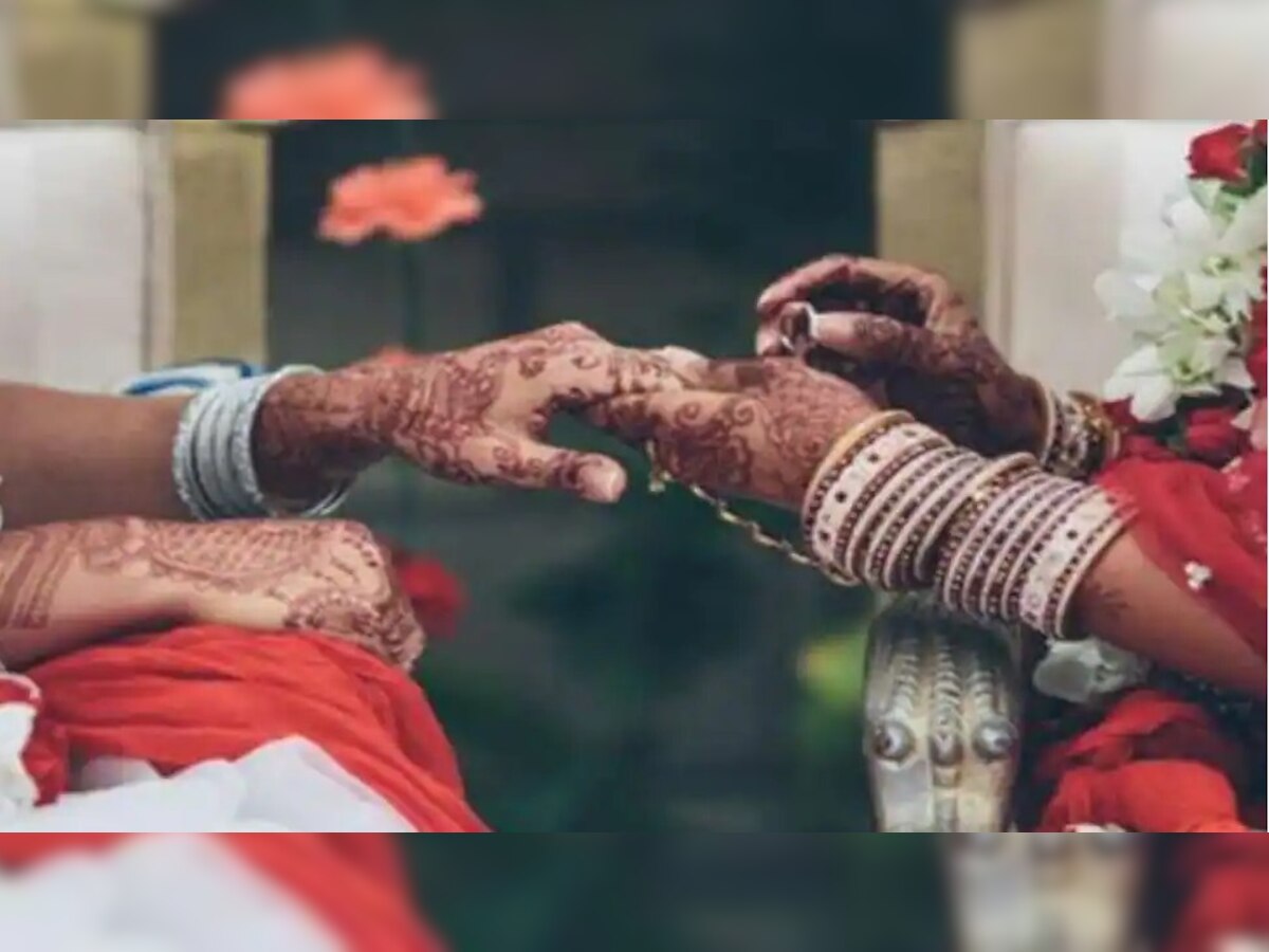 मोहब्बत के लिए 2 सहेलियों ने छोड़ा घर, शादी के लिए जेंडर चेंज कराएगी छात्रा