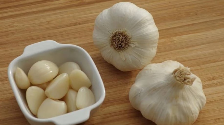Garlic ke fayde lahsun: इन रोगों से पीड़ित लोगों के लिए रामबाण है लहसुन, फायदे जान कर रह जाएंगे हैरान