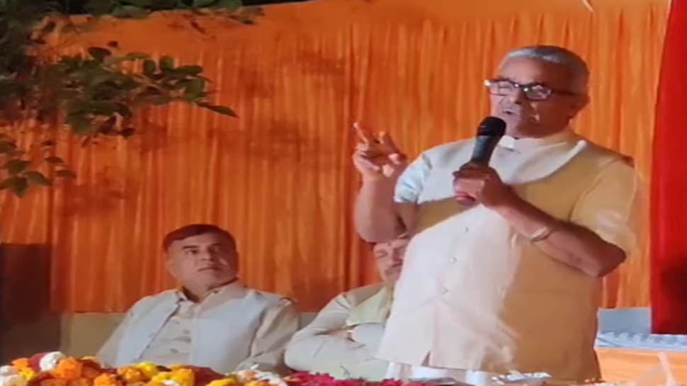 RSS: संघ नेता ने कहा पाकिस्तान को भूखा नहीं मरने देंगे, भारत इस बात का कर रहा है इंतजार RSS: संघ नेता ने कहा पाकिस्तान को भूखा नहीं मरने देंगे, भारत इस बात का कर रहा है इंतजार