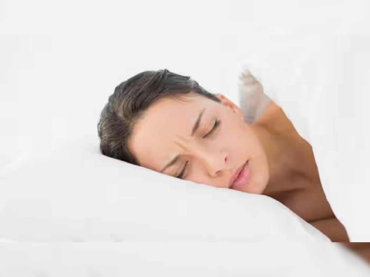 Tips for Sleeping: नींद नहीं आने से बार-बार बदलते है करवट, सोने से पहले तकिए के नीचे रखें ये चीज  