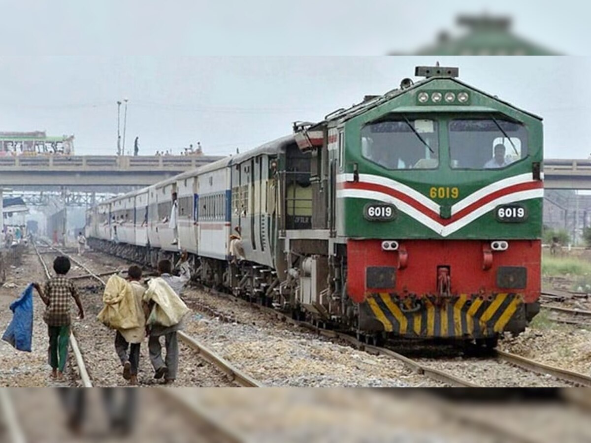 Pakistan Railways: पाकिस्तान का रेलवे सिस्टम भारत से कितना अलग है? डिटेल जानकर रह जाएंगे हैरान, अपनी करनी पर रो रहा पड़ोसी 