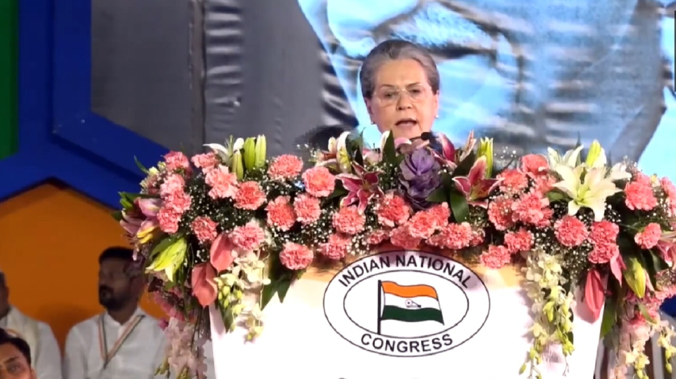 Congress Plenary Session: कांग्रेस अधिवेशन में सोनिया गांधी का संबोधन; राजनीतिक सफ़र पर लगेगा विराम? Congress Plenary Session: कांग्रेस अधिवेशन में सोनिया गांधी का संबोधन; राजनीतिक सफ़र पर लगेगा विराम?