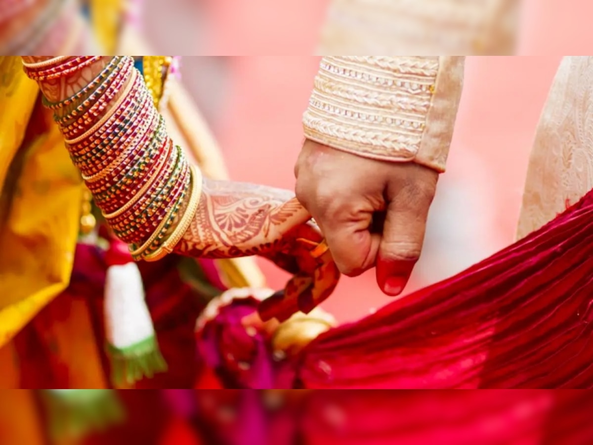 Muslim Girl Hindu Boy Marriage: प्यार में तोड़ी धर्म की दीवार, महविश से महिमा बनी मुस्लिम युवती; प्रेमी संग लिए सात फेरे
