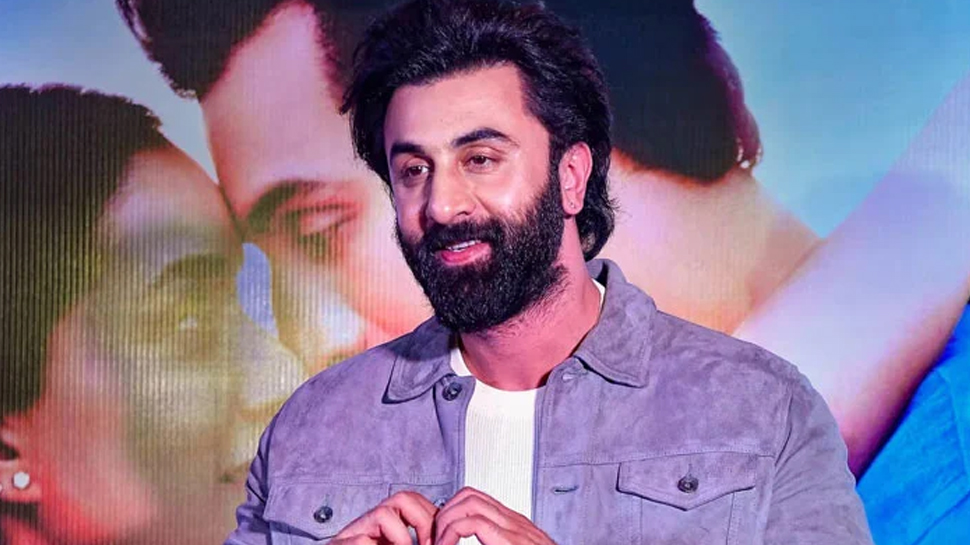 पाकिस्तानी फिल्मों में काम करने वाले बयान पर बुरे फंसे रनबीर, सफाई में कही ये बात पाकिस्तानी फिल्मों में काम करने वाले बयान पर बुरे फंसे रनबीर, सफाई में कही ये बात