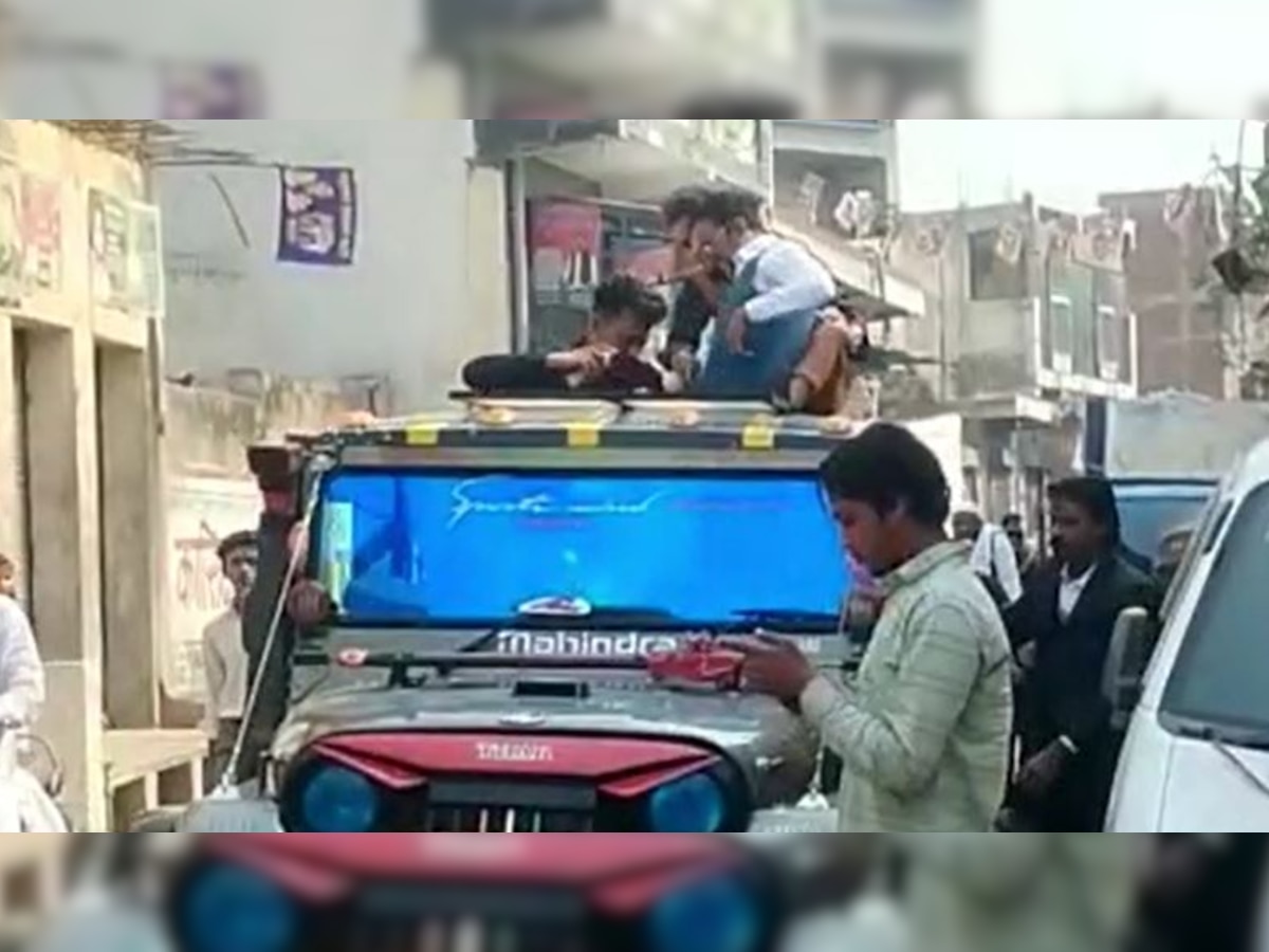 Ghaziabad: डांसिंग कार का वीडियो हुआ वायरल, हिरासत में पहुंचे कई लोग