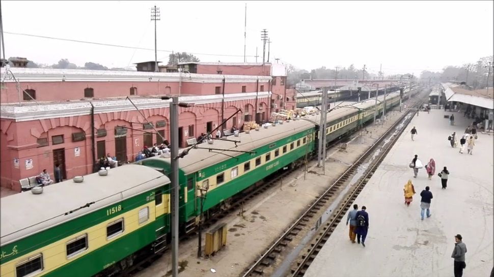 how are the trains of pakistan different from the trains of india see ...