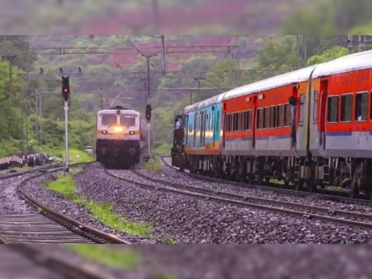 Holi Special Train : होली पर करना है ट्रैवल तो रेलवे की 20 स्पेशल ट्रेन की लिस्ट यहां करें चेक