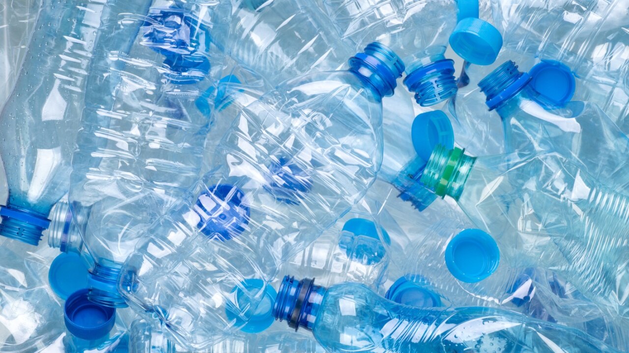 सरकारी ऑफिसेस में लगी प्लास्टिक बोतलों के इस्तेमाल पर रोक, जानिए इस कड़े फैसले की वजह