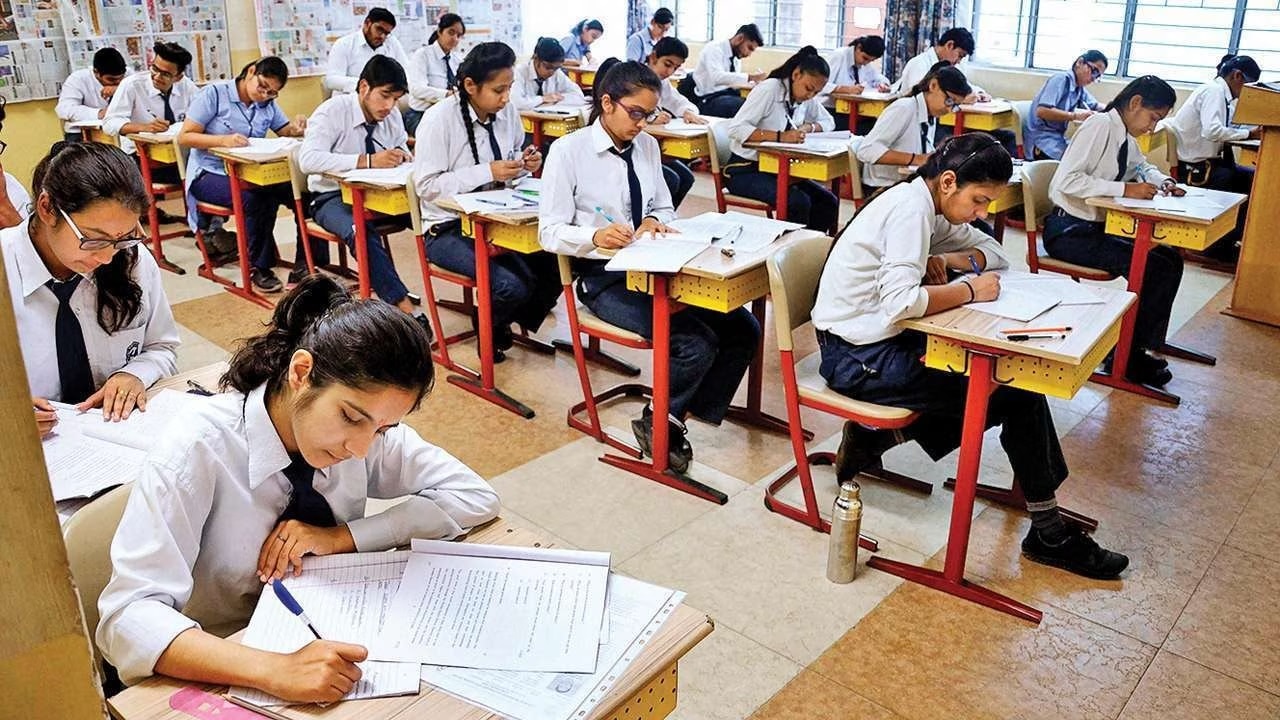 गुजरात के सभी विद्यालयों में गुजराती भाषा की पढ़ाई अनिवार्य, नियम न मानने वालों पर होगी कड़ी कार्रवाई