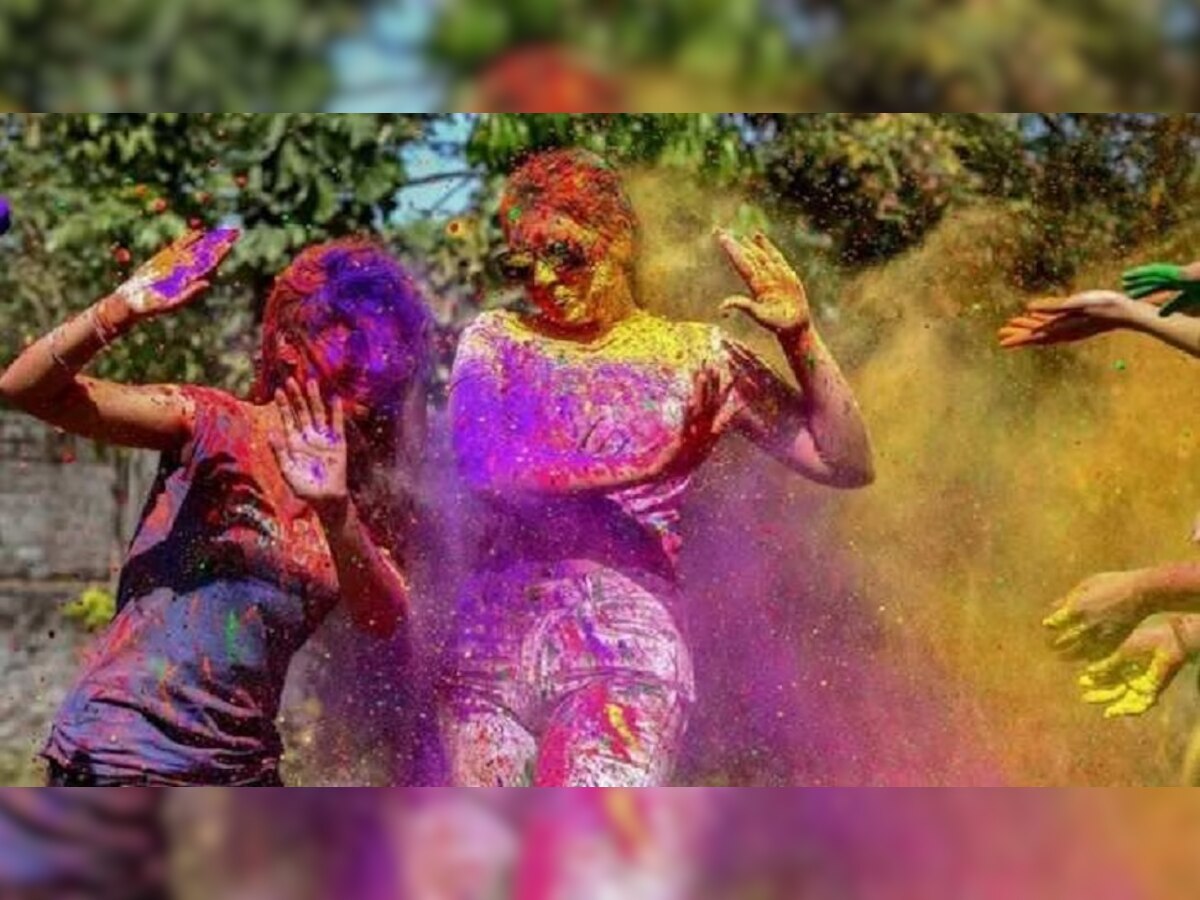 Holi Songs 2023: इन भोजपुरी गानों से होली पर बनाए मूड, हर कोई झूम कर नाचने को हो जाएगा मजबूर 