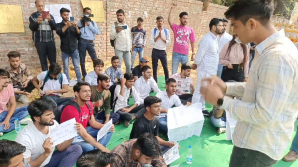 Junaid-Nasir Murder Case: दिल्ली पहुंची विरोध की आग; मेवात स्टूडेंट यूनियन ने रखी ये मांग Junaid-Nasir Murder Case: दिल्ली पहुंची विरोध की आग; मेवात स्टूडेंट यूनियन ने रखी ये मांग