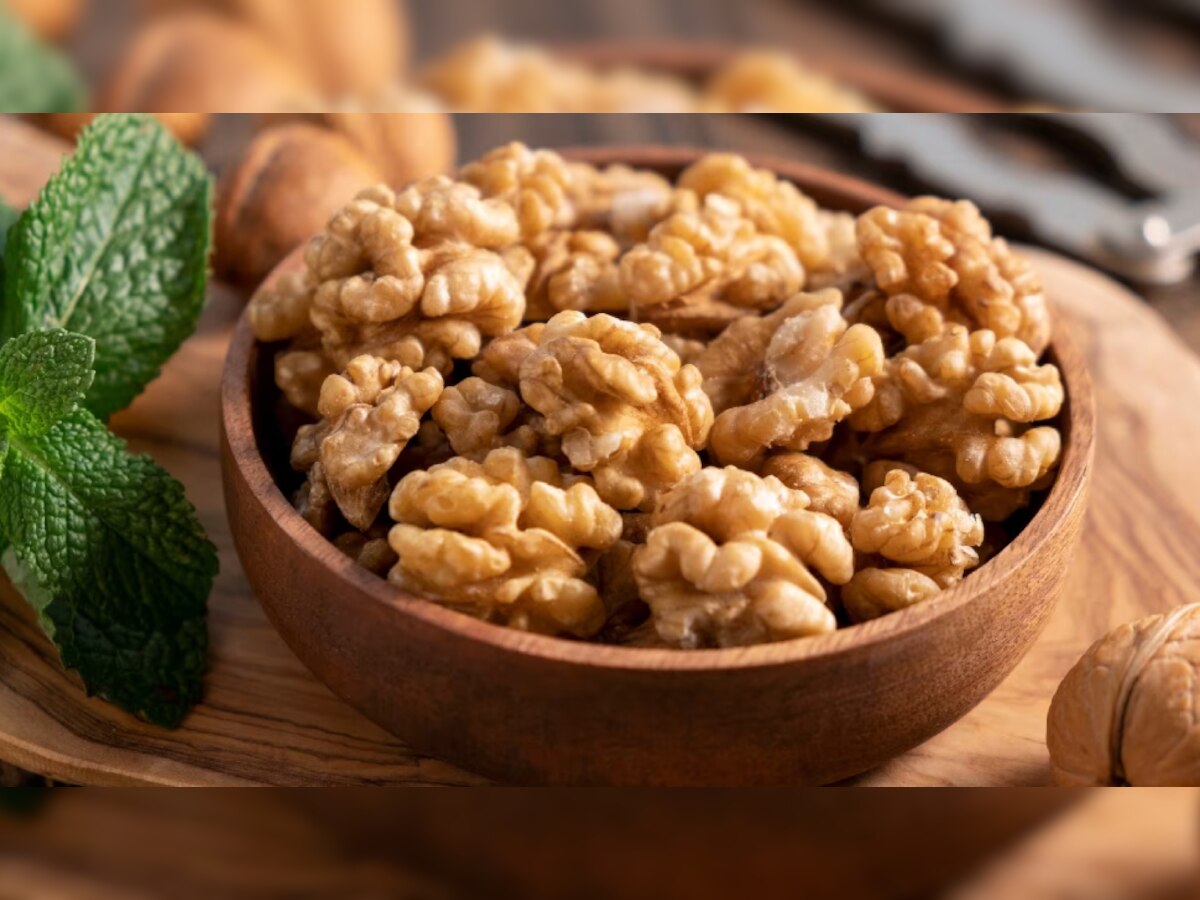 Walnuts Benefits: हर दिन करें अखरोट का सेवन, कैंसर-डायबिटिस जैसी कई बीमारियों से रहेंगे दूर!