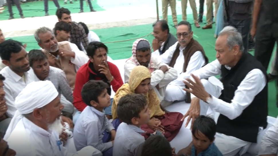 Junaid-Nasir Murder Case: CM गहलोत ने पीड़ित परिवार से की मुलाक़ात; कर पाएंगे इंसाफ़ ? Junaid-Nasir Murder Case: CM गहलोत ने पीड़ित परिवार से की मुलाक़ात; कर पाएंगे इंसाफ़ ?