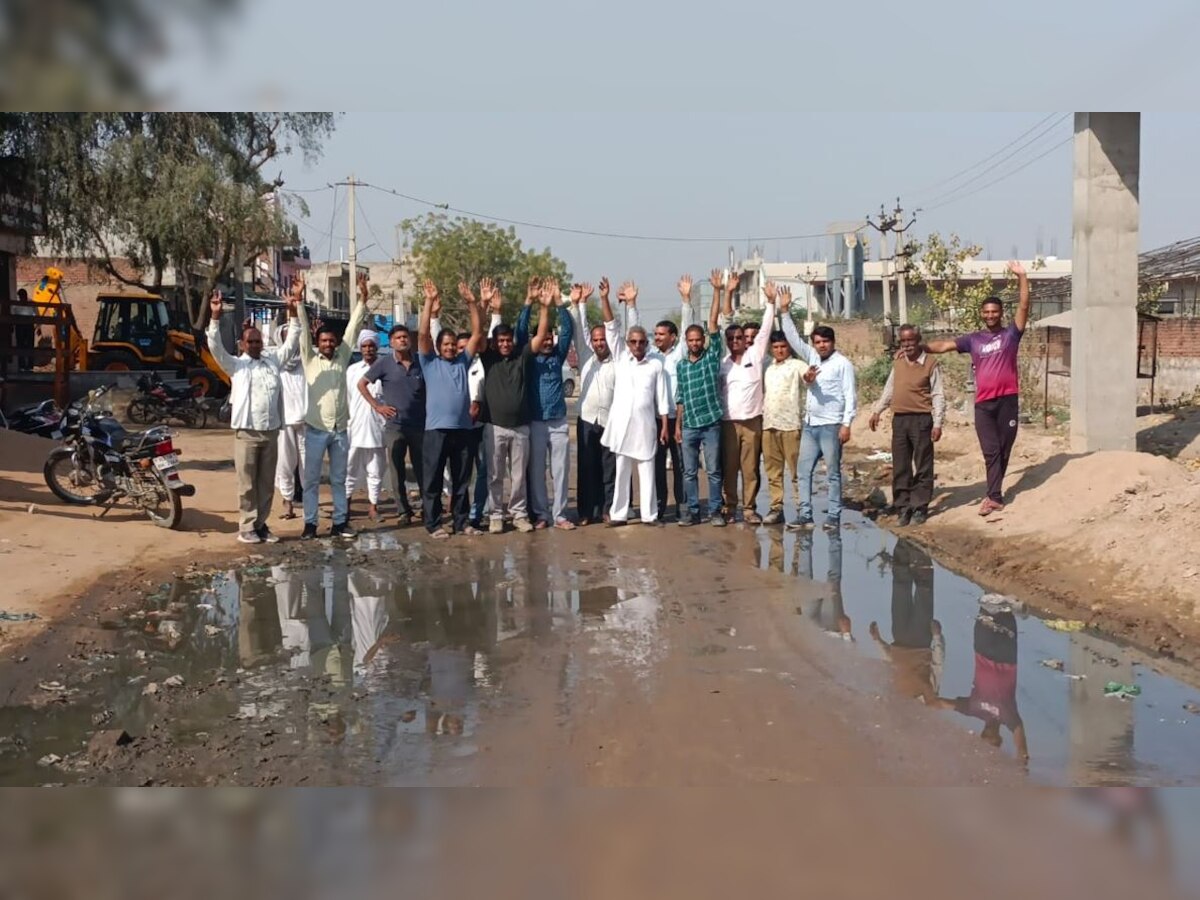 जयपुरः बगरू में व्यापारियों ने पालिका प्रशासन के खिलाफ जताया आक्रोश, गंदे पानी के फैलने हो रही परेशानी 