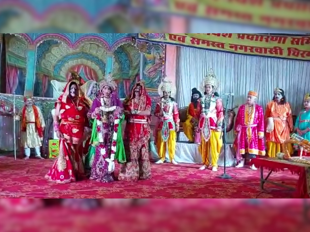 Ramayana Conclave : रामचरित मानस विवाद के बीच झांसी में रामायण सम्मेलन, बुंदेली में बताया जा रहा ताड़ने का मतलब