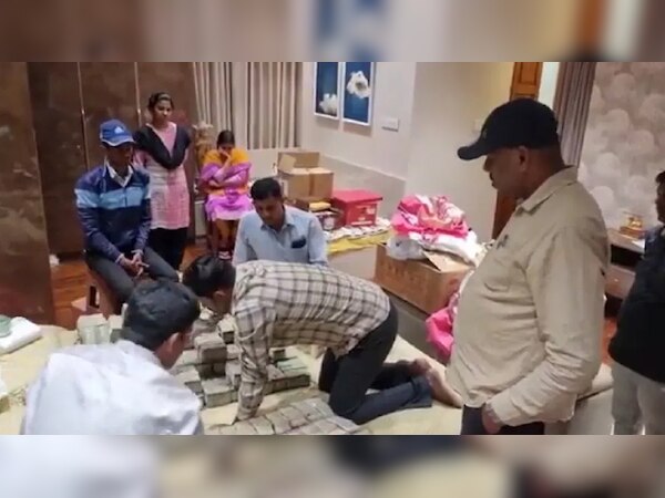BJP विधयक के बेटे के यहां मिले 6 करोड़, घर के जिस कोने में डाला हाथ वहां मिली नोटों की गड्डी