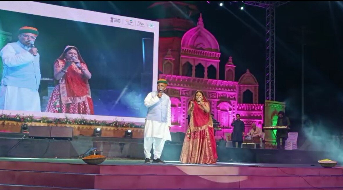 Bikaner News PM Modis minister Arjun Ram Sing with Malini Awasthi
