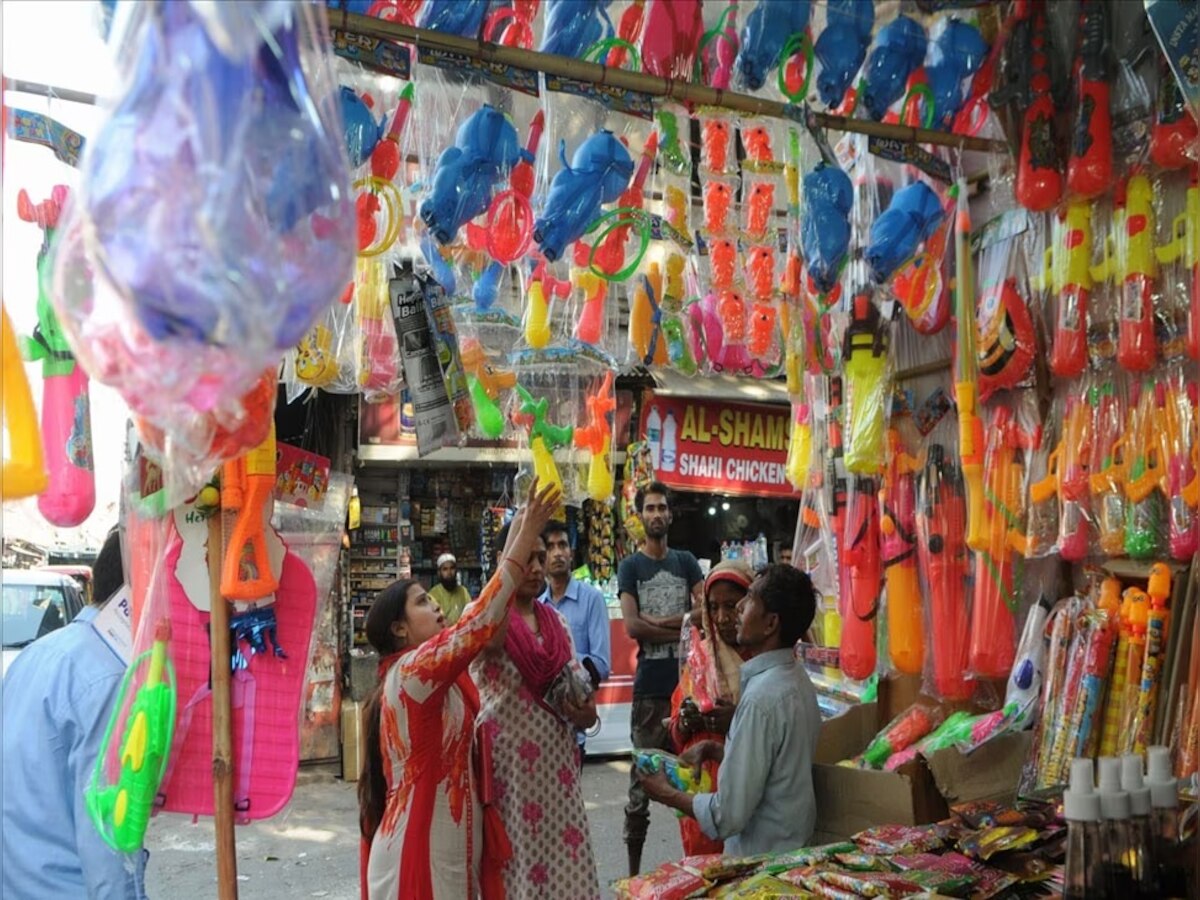 चीनी समान का बहिष्कार, देशी रंगों में रंगा बाजार , जानें होली में कितना बढ़ेगा व्यापार