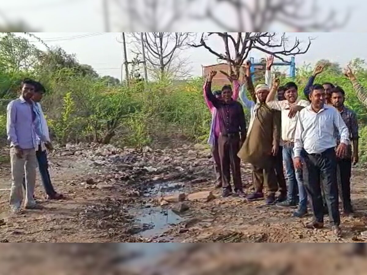 Dholpur: सरमथुरा में सफाई ठेकेदार की लापरवाही, इलाके में जगह-जगह लगे गंदगी के ढेर