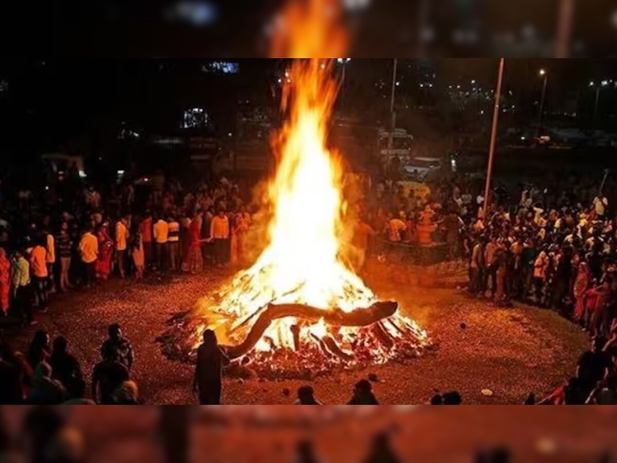 Holika Dahan 2023 Rules: होलिका दहन पर गलती से भी न पहनें इन 2 रंगों के कपड़े, घर में हो जाएगा बुरी शक्तियों का डेरा