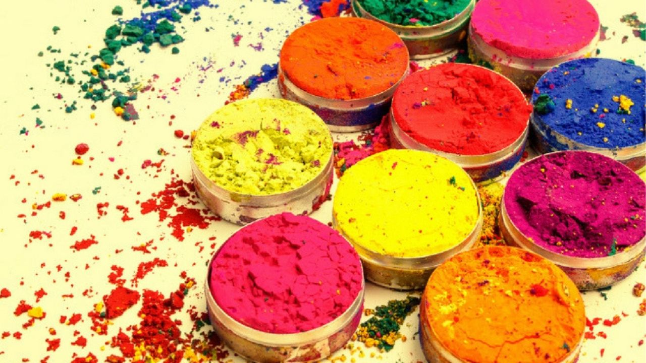 Holi 2023: होली पर केमिकल कलर से न लें रिस्‍क, घर बैठे ऐसे बनाएं हर्बल कलर