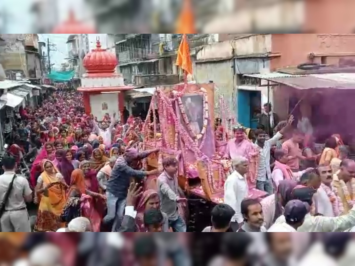  झालावाड़: झालरापाटन में भगवान द्वारिकाधीश की 58 वीं परिक्रमा शुरू, पुष्प वर्षा से श्रद्धालुओं ने किया स्वागत