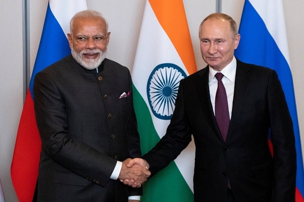 रूस पर प्रतिबंध लगा रहे कई देश, लेकिन भारत ने फरवरी में दोस्ती का बनाया नया रिकॉर्ड