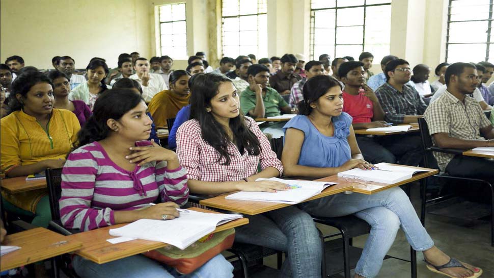 टेक और IT के बाद अब इस सेक्टर में आ रही है मंदी; जा सकती है लाखों लोगों की नौकरी टेक और IT के बाद अब इस सेक्टर में आ रही है मंदी; जा सकती है लाखों लोगों की नौकरी