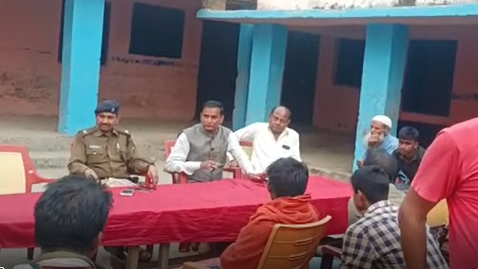 Bihar: होली व शब-ए-बरात को लेकर हाई अलर्ट; चप्पे चप्पे पर पुलिस की कड़ी नज़र Bihar: होली व शब-ए-बरात को लेकर हाई अलर्ट; चप्पे चप्पे पर पुलिस की कड़ी नज़र