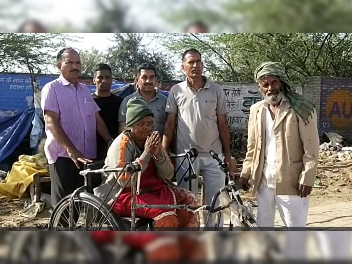  Churu: झुग्गी झोपड़ी में रहने वाली वृद्धा 3 सालों से चलने में थी असमर्थ, अब आरएसी के जवानों ने भेंट की ये साइकल 