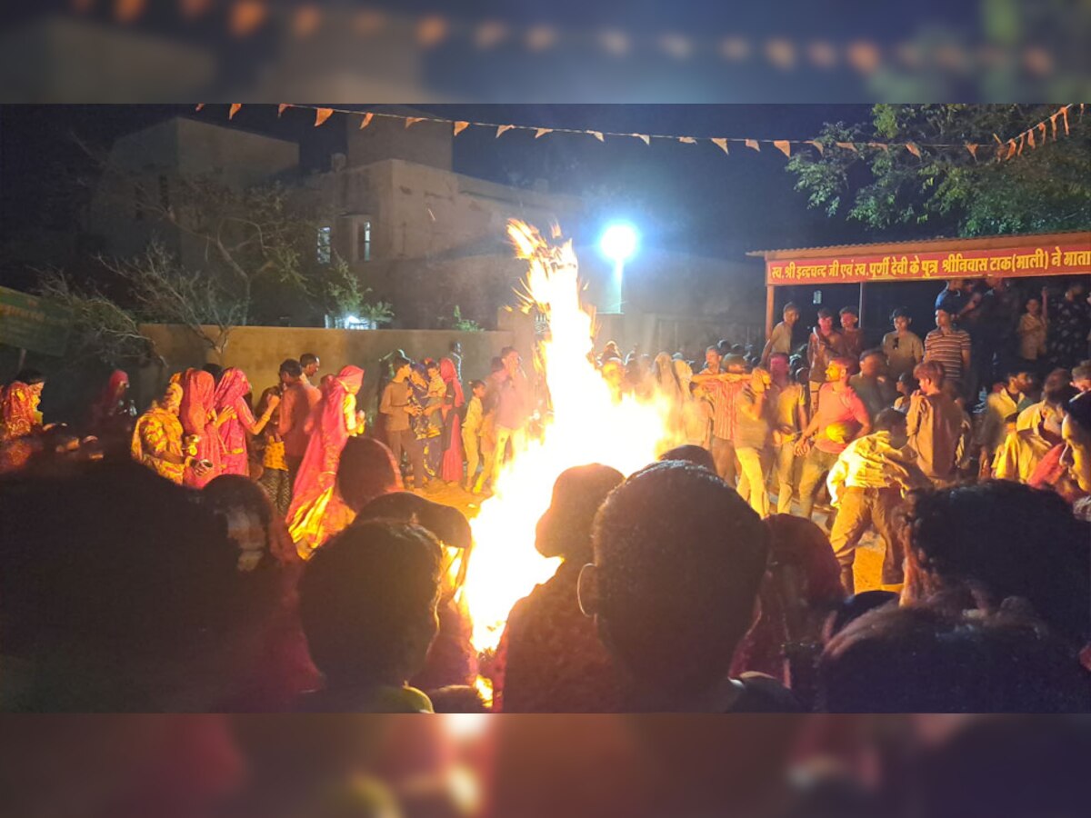 डीडवाना में फाल्गुनी धुनों के साथ होलिका दहन, महिलाओं ने गाएं मंगल गीत