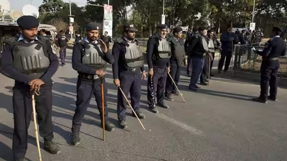 पाकिस्तान: पंजाब यूनिवर्सिटी में हिंदू छात्रों से मारपीट, होली मनाने को लेकर हुआ विवाद पाकिस्तान: पंजाब यूनिवर्सिटी में हिंदू छात्रों से मारपीट, होली मनाने को लेकर हुआ विवाद