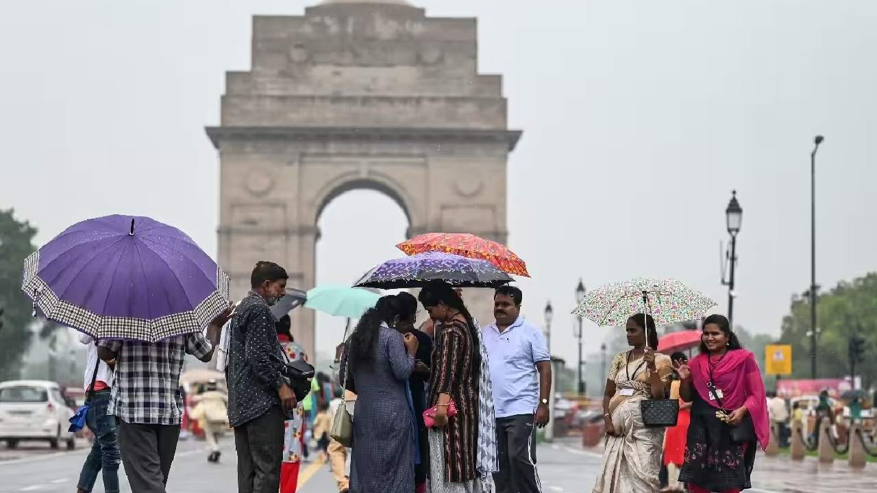 Delhi Weather Forecast on Holi: क्या होली के दिन दिल्ली में होने वाली है बारिश, अचानक सुहाना हुआ मौसम 