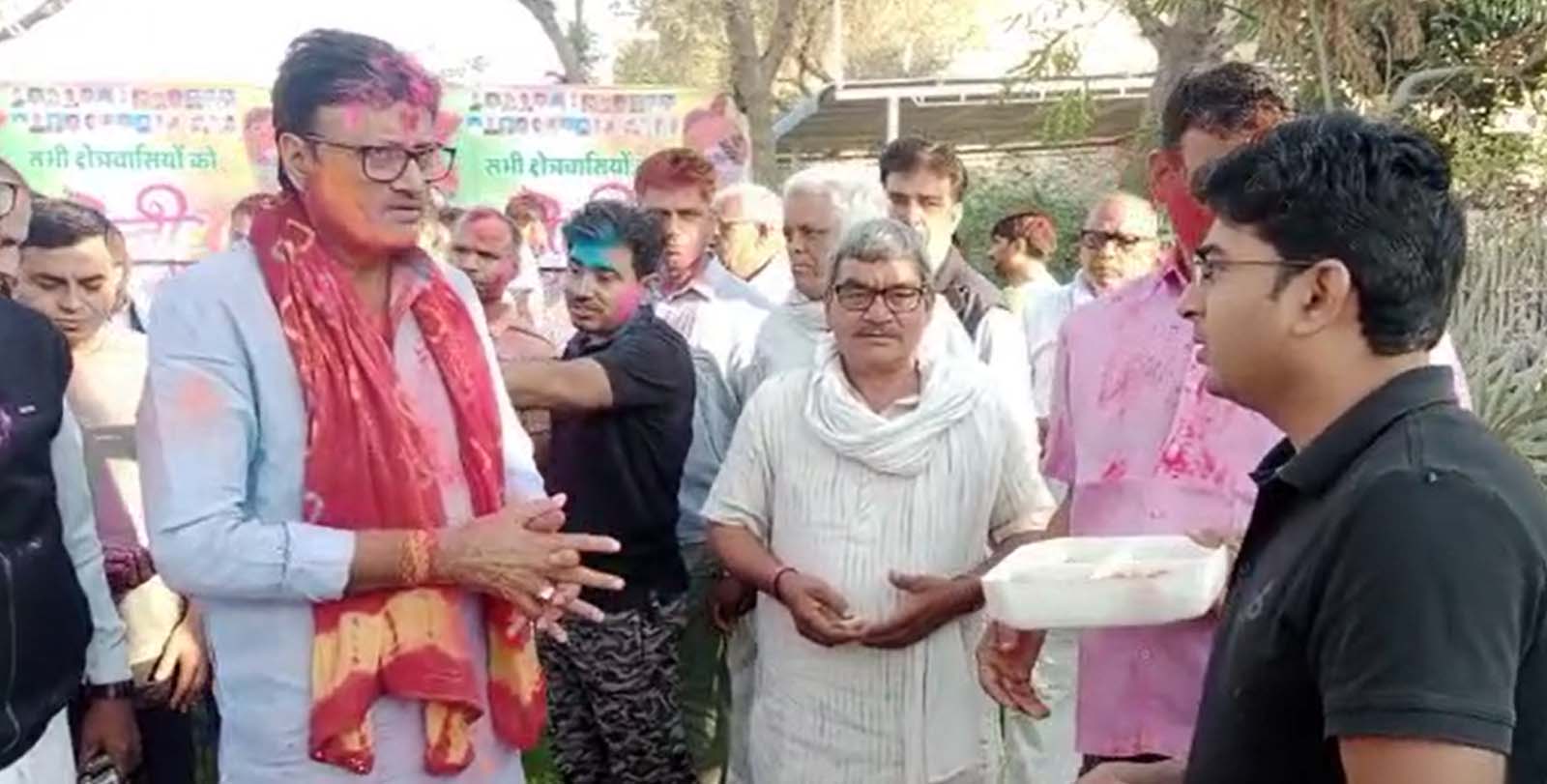 Rajendra Rathore played Holi at MLA residence in churu चूरू राजेंद्र
