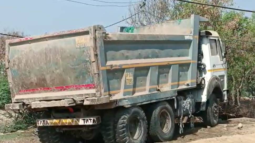 खनन माफिया ने पुलिसकर्मियों पर की हाईवा चढ़ाने की कोशिश,पत्थर और डंडों से हमला