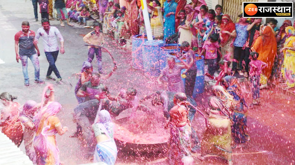 टोंक में कोड़ामार होली का रोमांच, महिलाएं आदमियों को मारती है कोड़े, पढ़ें
