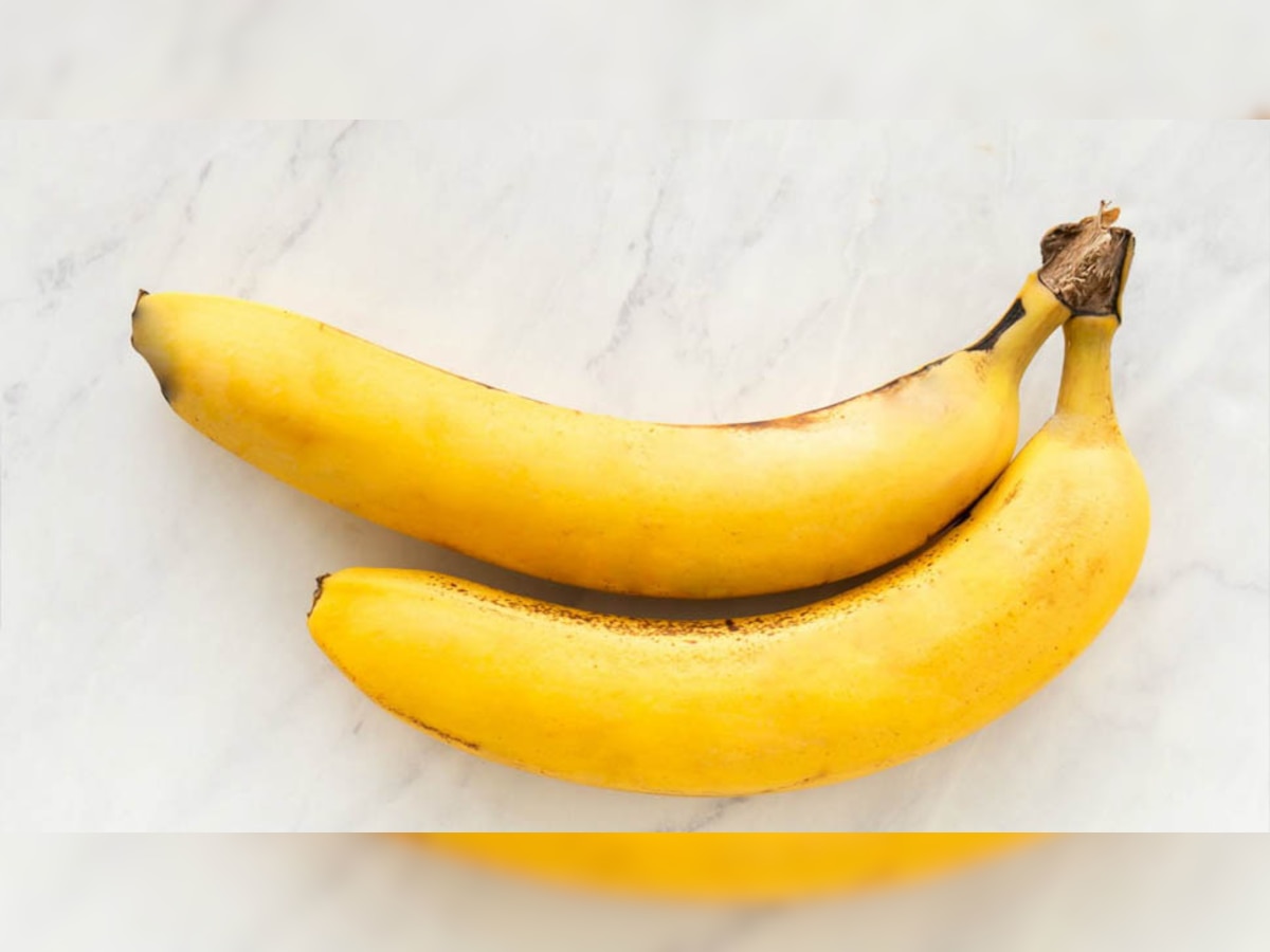 Banana Benefits: शादीशुदा पुरुषों के लिए रामबाण है केला, ये है सेवन का खास तरीका
