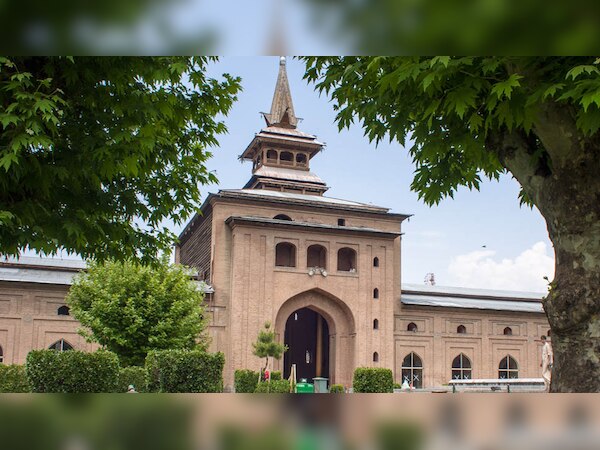 Srinagar: शब-ए-बारात पर प्रशासन ने लगाया श्रीनगर की जामा मस्जिद पर ताला