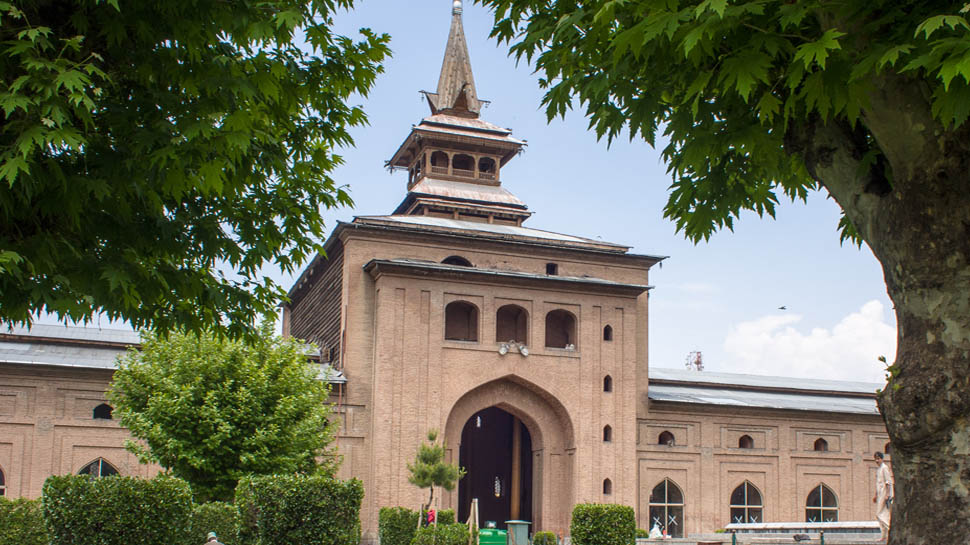 Srinagar: शब-ए-बारात पर प्रशासन ने लगाया श्रीनगर की जामा मस्जिद पर ताला Srinagar: शब-ए-बारात पर प्रशासन ने लगाया श्रीनगर की जामा मस्जिद पर ताला
