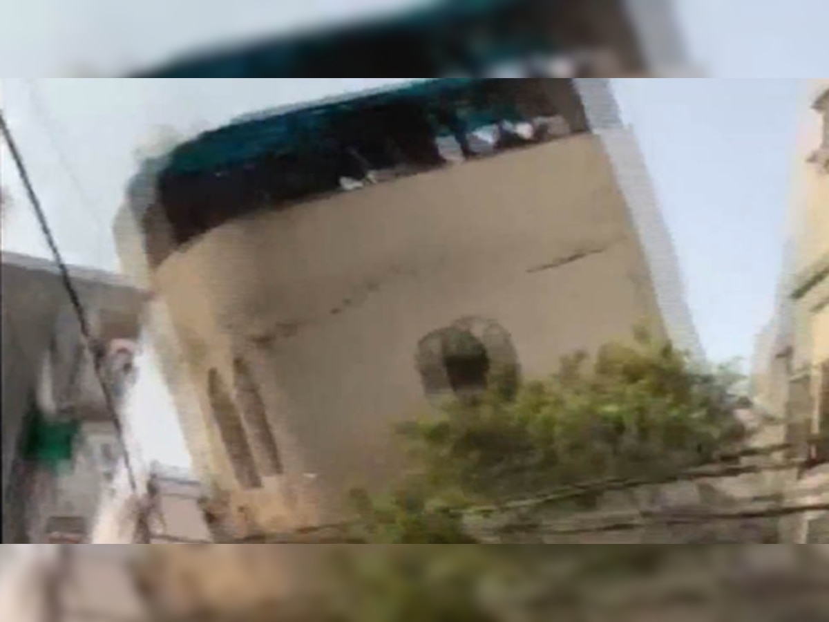 Bhajanpura: ताश के पत्तों की तरह बिखर गई 20 साल पुरानी तीन मंजिला इमारत; Video