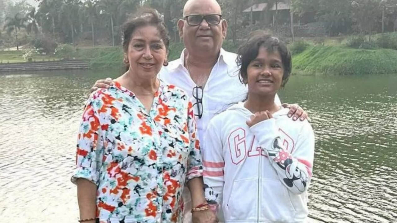 Satish Kaushik Death Actor Is Married To Shashi Kaushik And Has A Daughter Vanshika Net Worth Is 2577