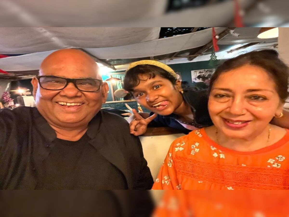 Satish Kaushik 11 year daughter and wife shashi family photos satish