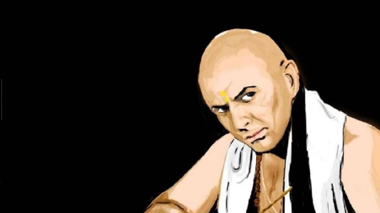 Chanakya Niti: बच्चों को इन दो चीजों से रखें दूर, जीवन में मिलेगी बड़ी सफलता