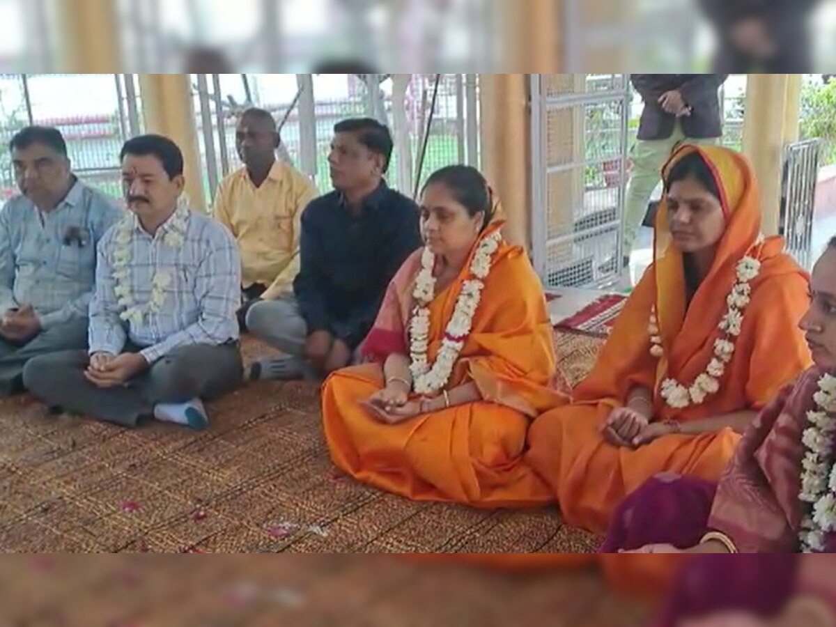 Rajasthan: बोर्ड परीक्षा शुरू होने से पहले माध्यमिक शिक्षा बोर्ड ने मंदिर में की पूजा, 125 उड़नदस्ते करेंगे निगरानी 