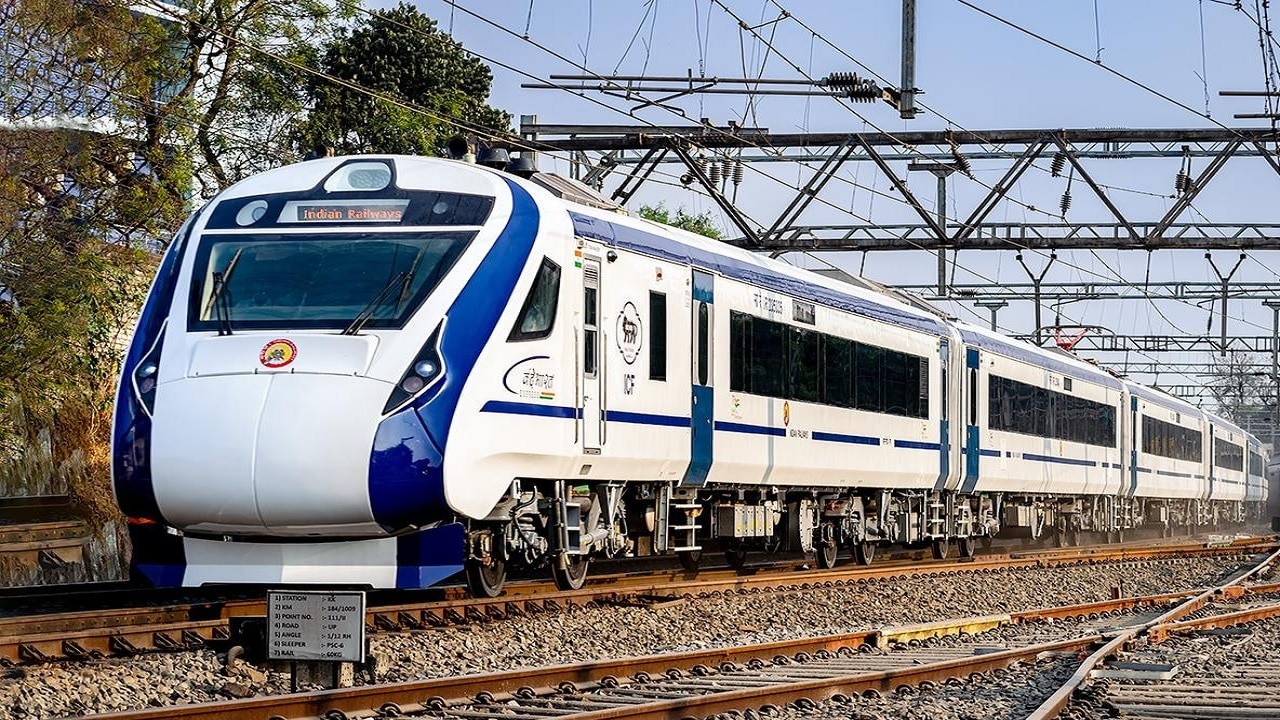 Vande Bharat : इस कंपनी को मिली 22 वंदे भारत ट्रेन बनाने की जिम्मेदारी, रेलवे ने किया बड़ा करार